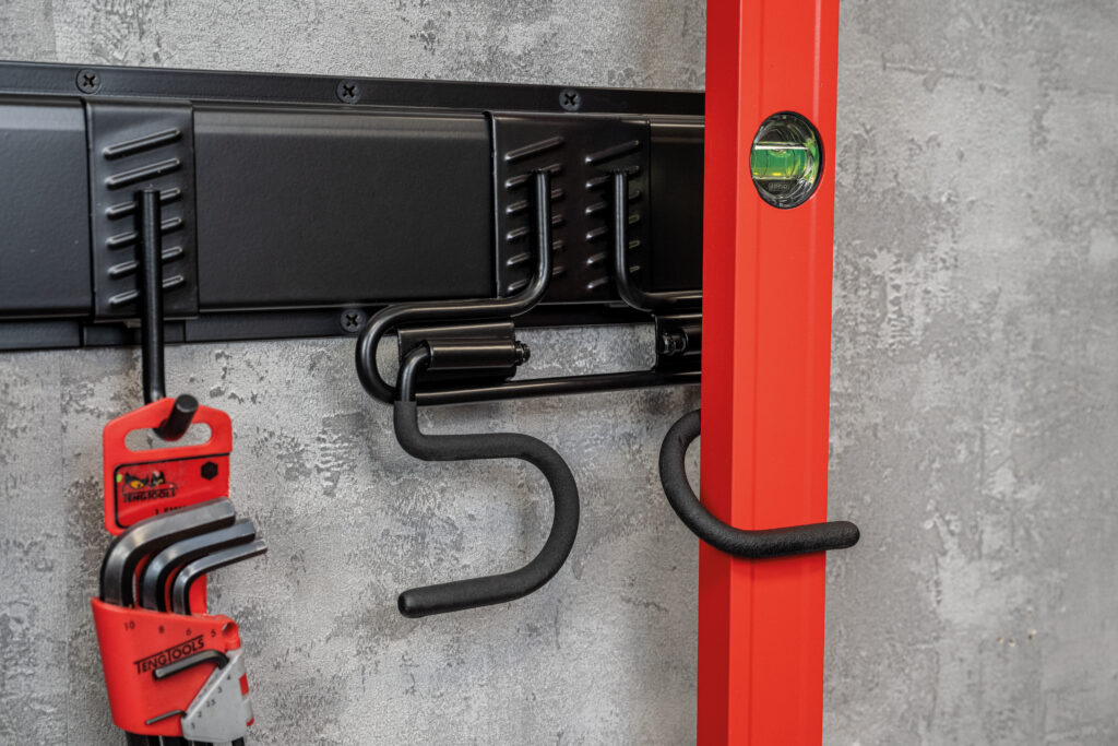 Seinale kinnituv siin millele saab rakendada erinevaid konkse ja hoidikuid.