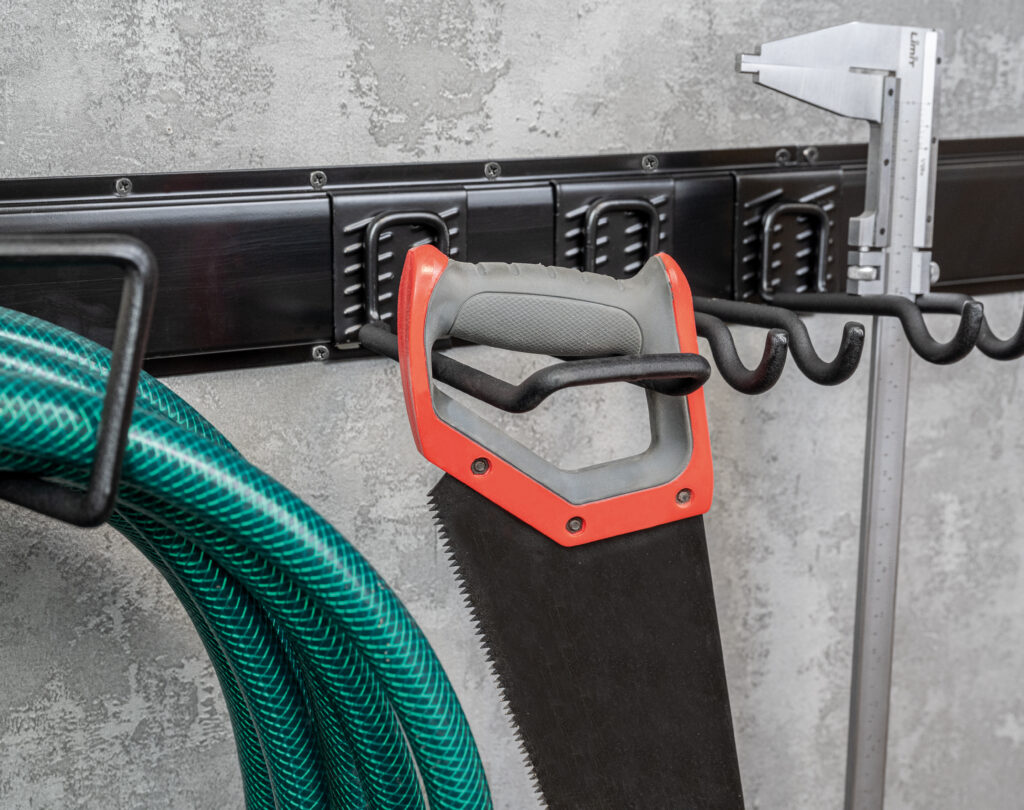 Seinale kinnituv siin millele saab rakendada erinevaid konkse ja hoidikuid.